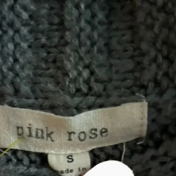 Pink rose sweater size small - Picture 3 of 3